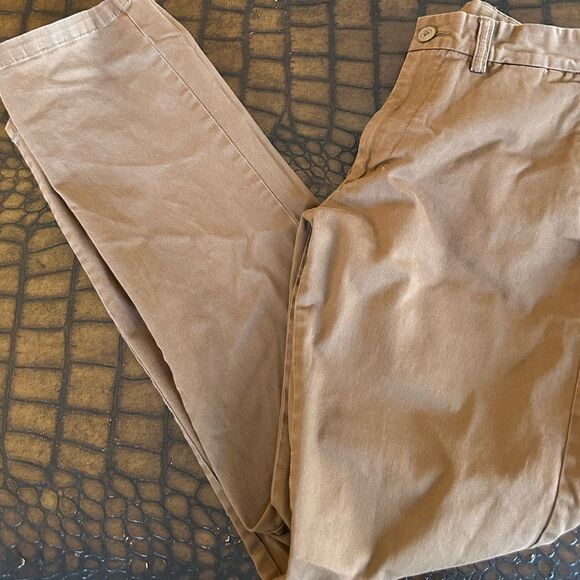 Old Navy Khakis 32x32 - Picture 1 of 3